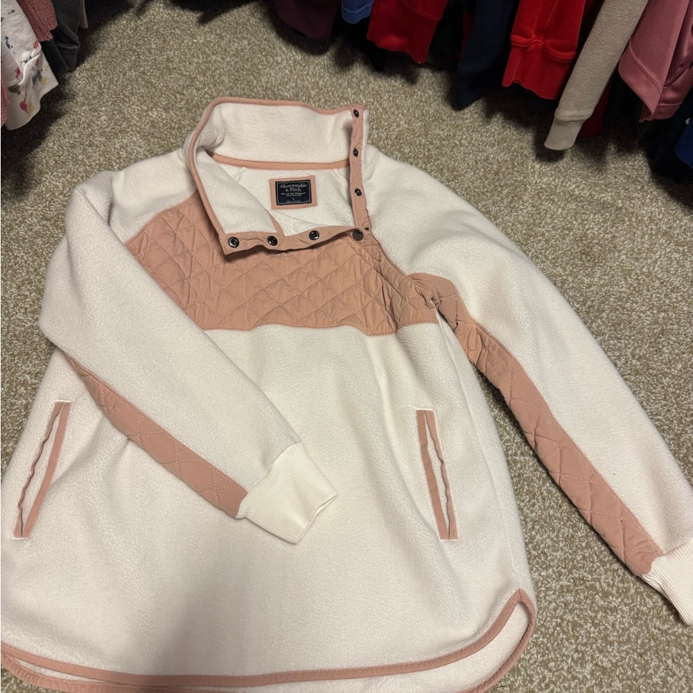 Women's White and Pink Quilted sweater